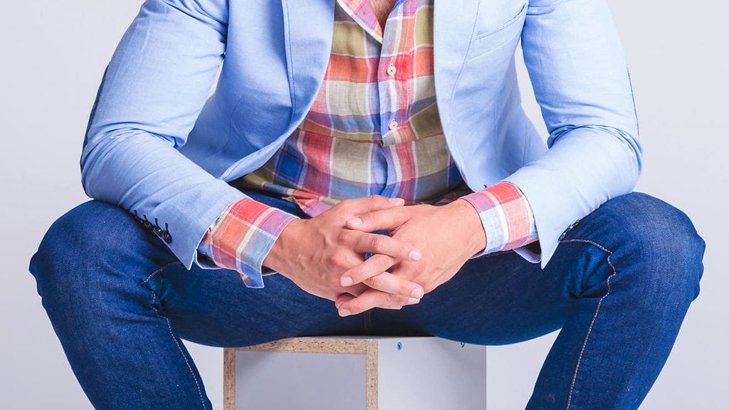 Tutkimuksen mukaan leveä istumisasento on naisten mieleen.