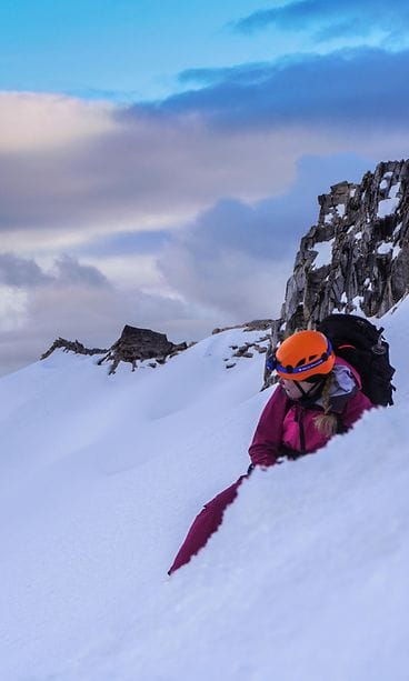 Tuija Pehkonen Ishinca-vuoren rinteellä