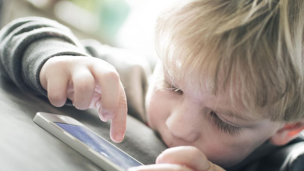 "Vanhempien on syytä internetissä toimiessaan miettiä, etteivät he pilaa lapsensa digitaalista jalanjälkeä."