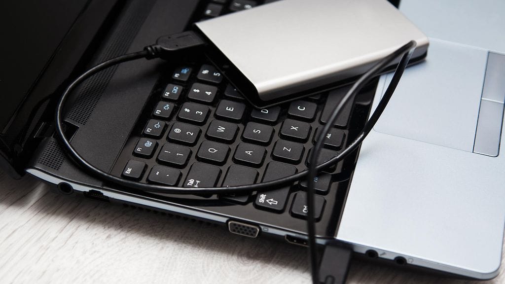 Ulkoisen kovalevyn käyttöikää pidentää se, ettei levy ole jatkuvasti kytkettynä koneeseen.