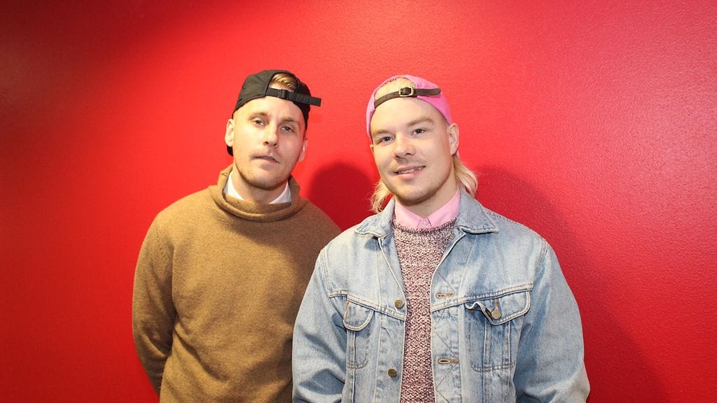 JVG kertoi panostaneensa pukeutumiseen suorassa lähetyksessä; molemmilla miehillä oli päällään kauluspaidat.