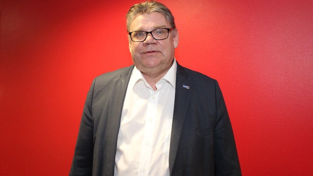 Timo Soini MTV:n studiolla torstaina 31.3.2016.