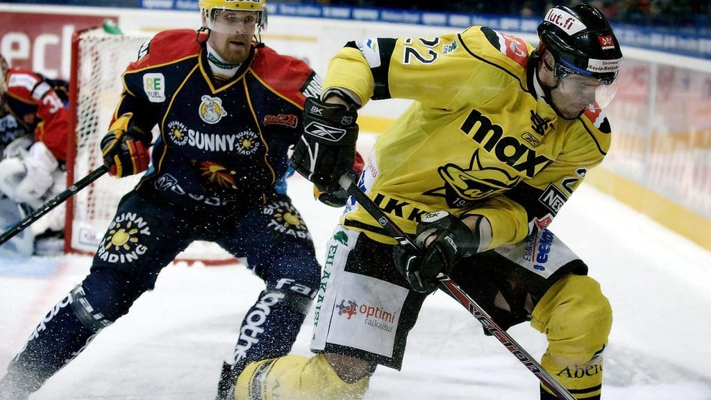 Pauli Levokari SaiPa-paidassa vuonna 2009.