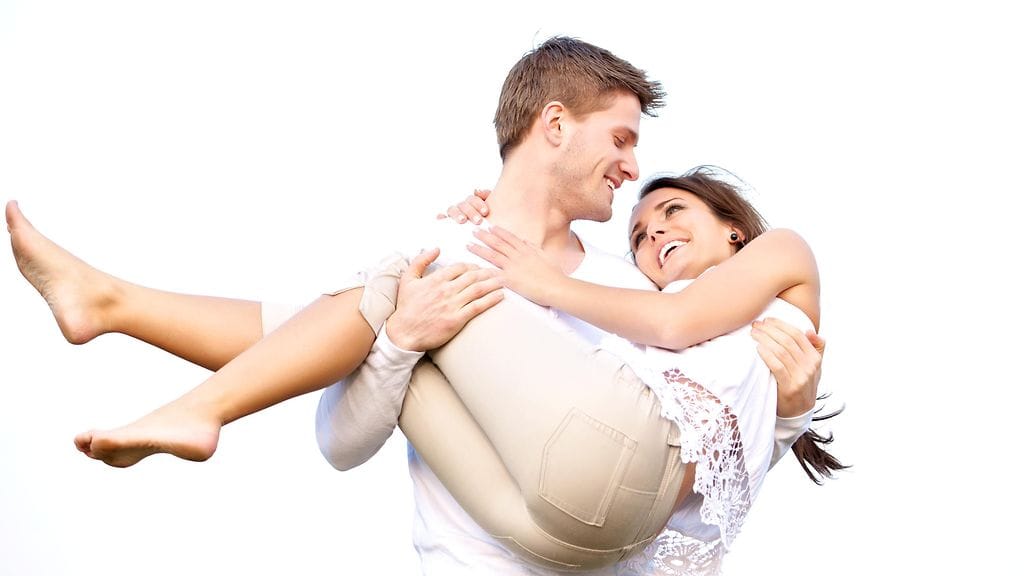 Seurusteletko lyhyen naisen kanssa? Siinä tapauksessa lue tämä.