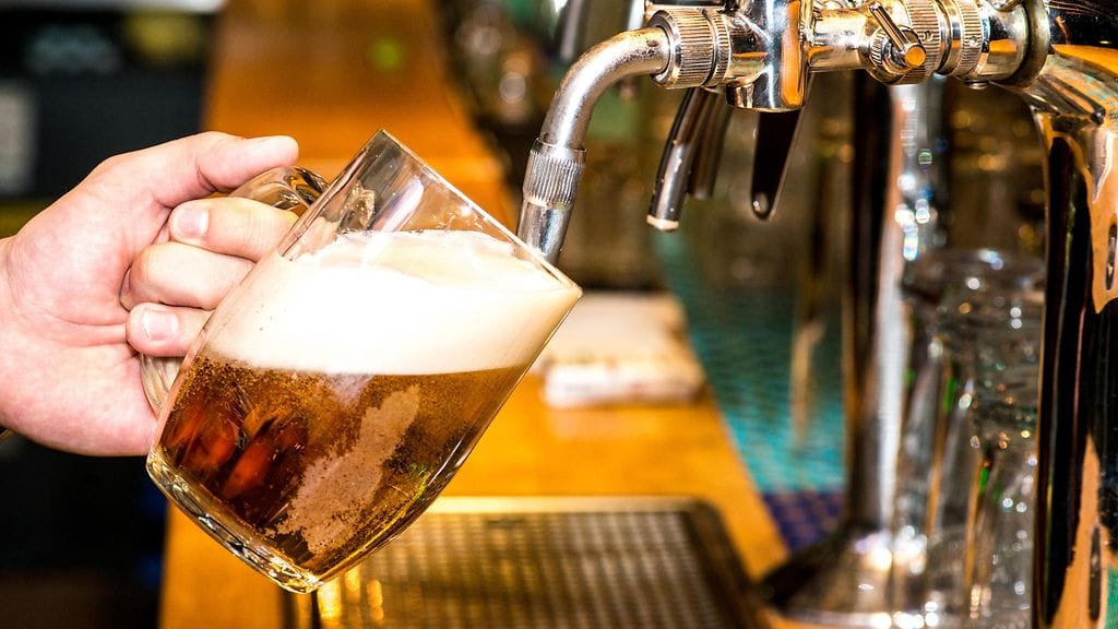 Pintaan nousevat proteiinit muodostavat oluen pintaan vaahtoa.