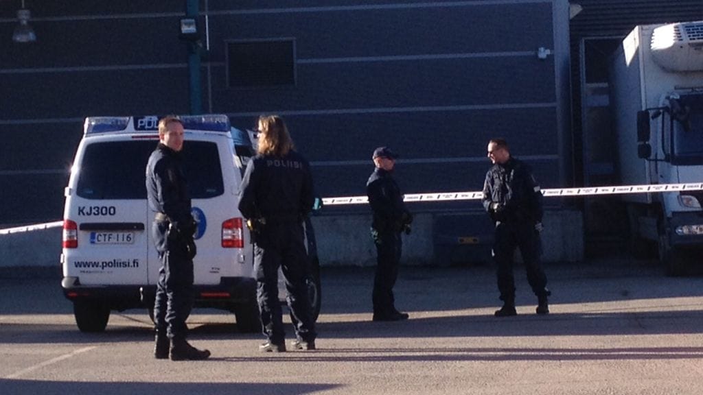 Paikalla Töyrynummella on useita poliisipartioita.