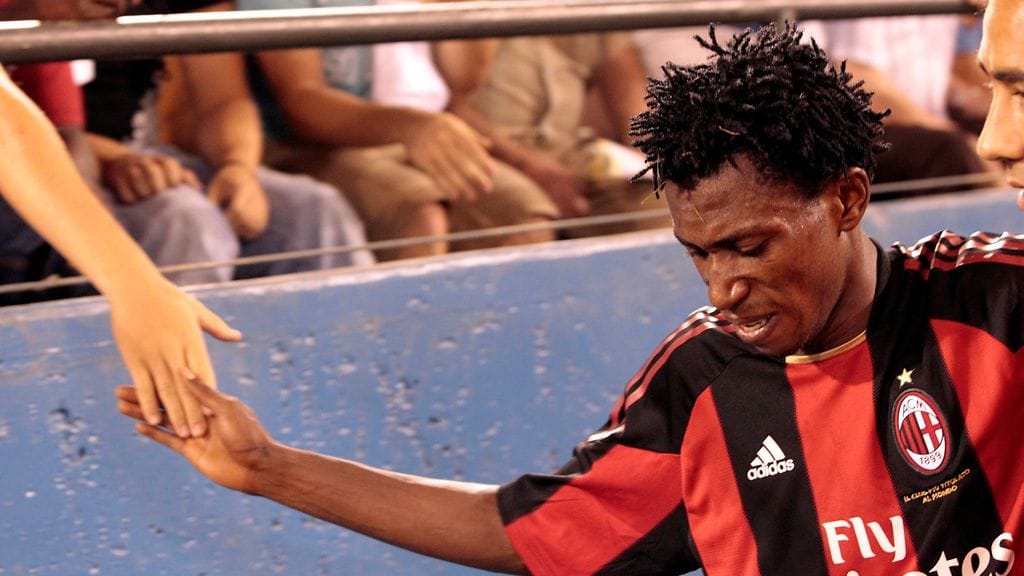 Odu AC Milanin paidassa vuonna 2010.