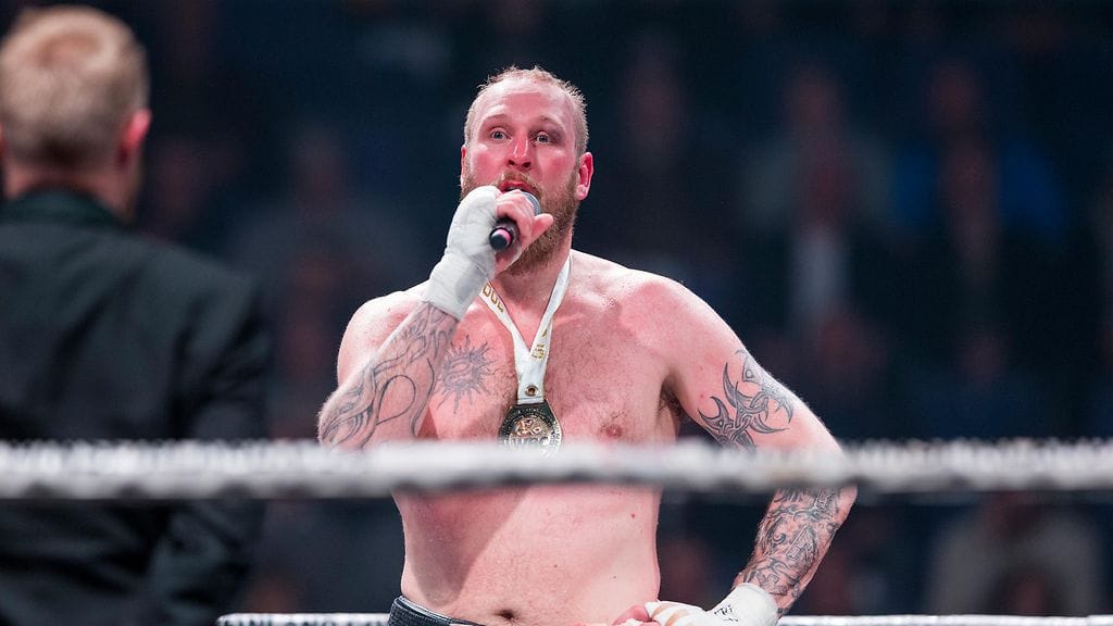 "Ottelen vielä maailmanmestaruudesta, jumalauta!"