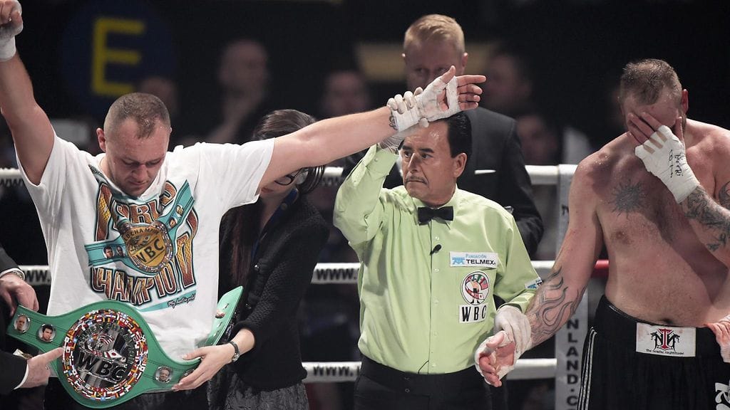 Robert Helenius (oik.) hävisi Johann Duhaupas'lle tyrmäyksellä.