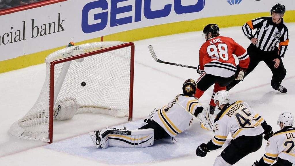 Patrick Kane ohitti Tuukka Raskin.