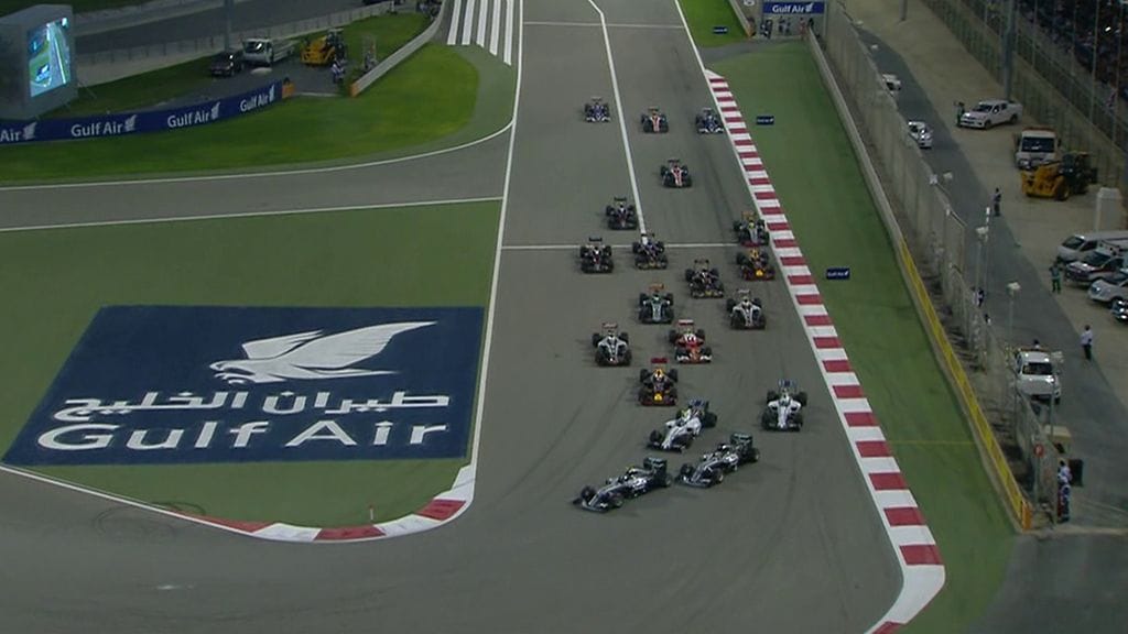 Räikkönen oli ensimmäiseen mutkaan tultaessa peräti seitsemännellä sijalla.