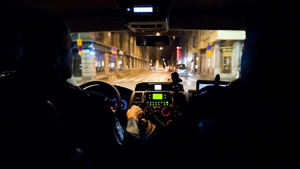 Poliisi partioi Helsingissä.