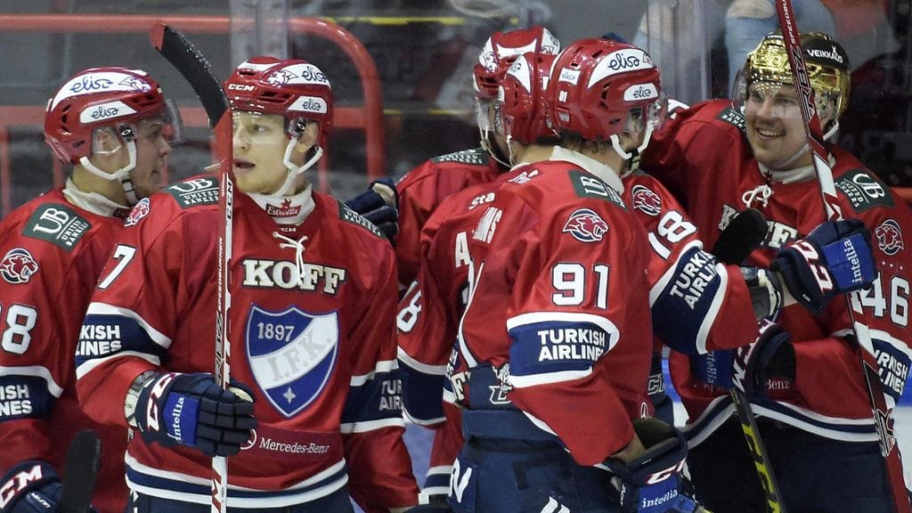 HIFK juhli kotihallissaan.