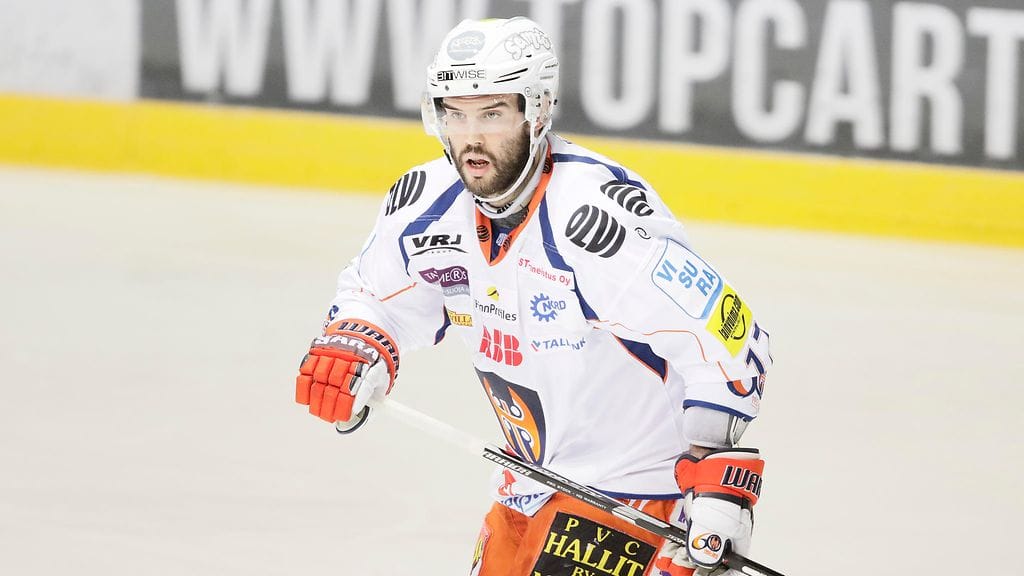 Tapparan Stephen Dixon sai kolmen ottelun mittaisen kakun.