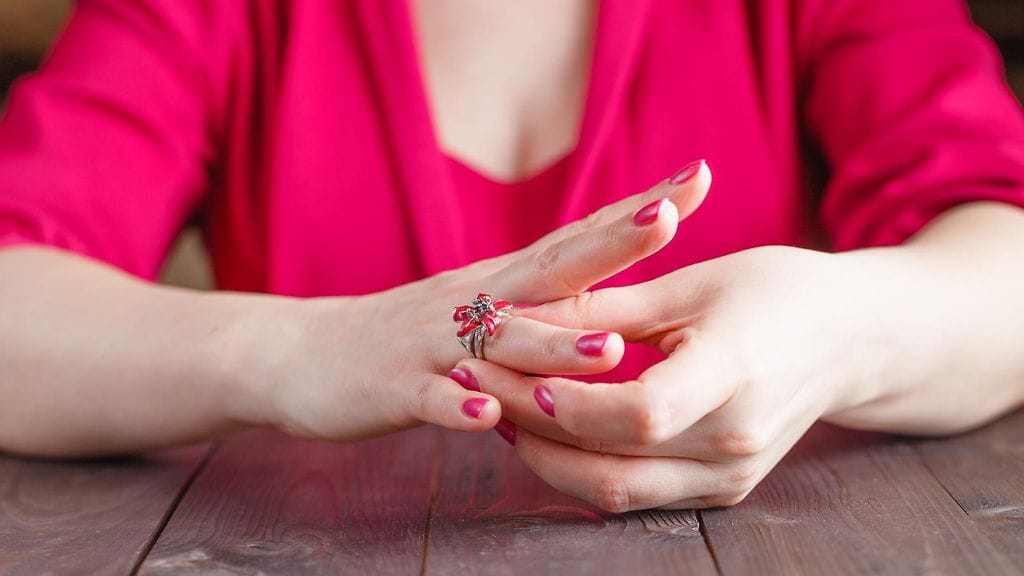 Tutkimusten mukaan myös ammatinvalinta ja alkoholikäyttäytyminen voivat johtaa eroon.