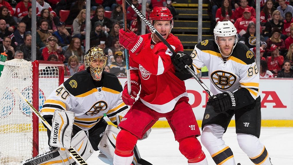 Tuukka Raskin edustama Boston Bruin kohtaa Detroitin tulevana yönä.