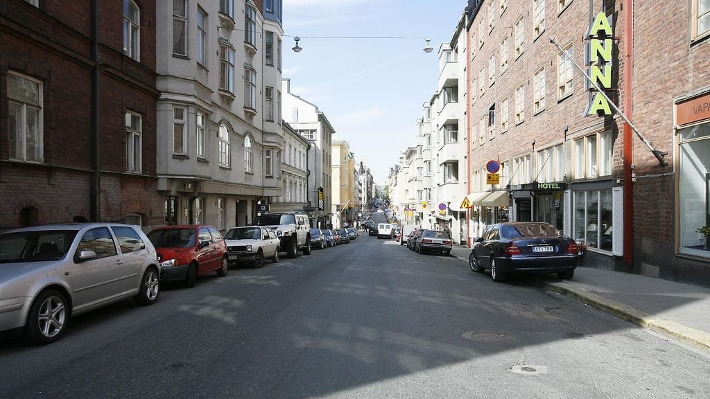 Yhteiskäyttöautot voisivat vähentää katujen varsille pysäköityjen autojen määrää.