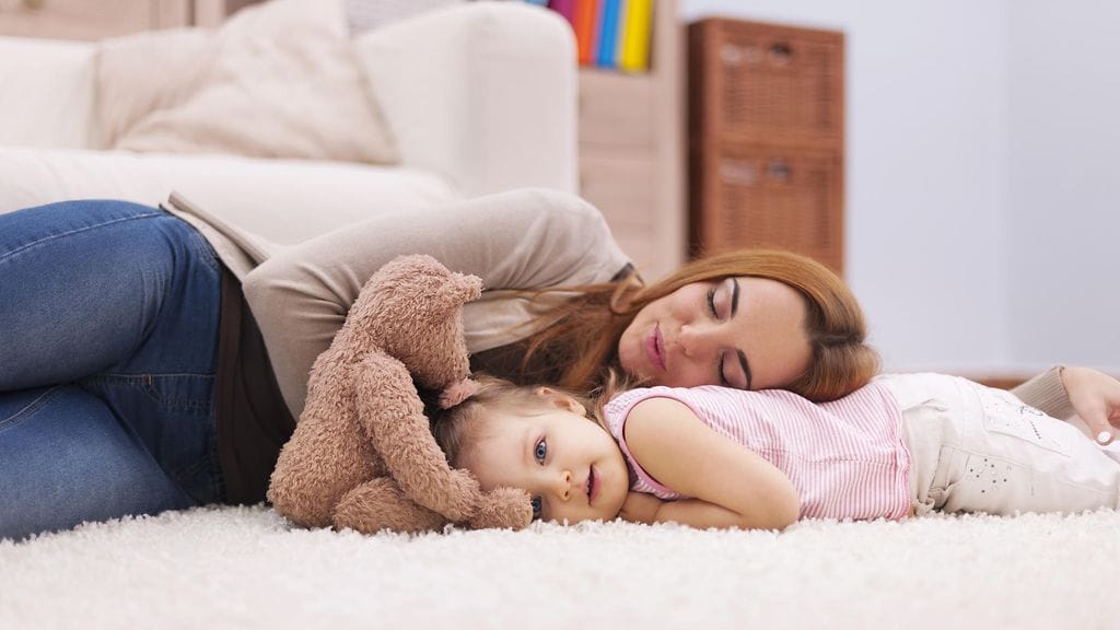 Kun äiti on väsynyt, se heijastuu negatiivisesti lapsiin.