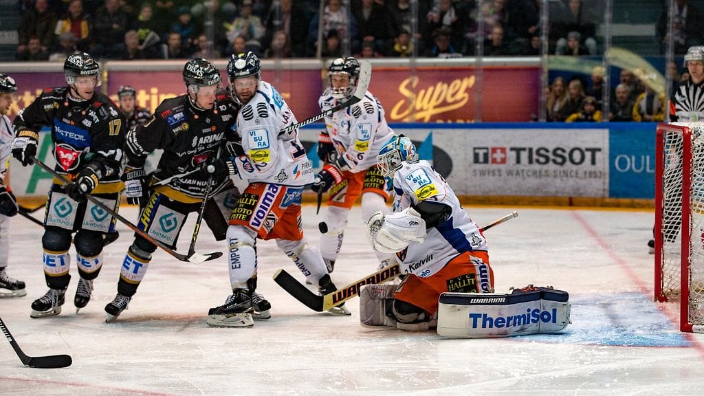 Tappara-vahti Tomi Karhusen maalilla riitti tiistaina vilskettä.