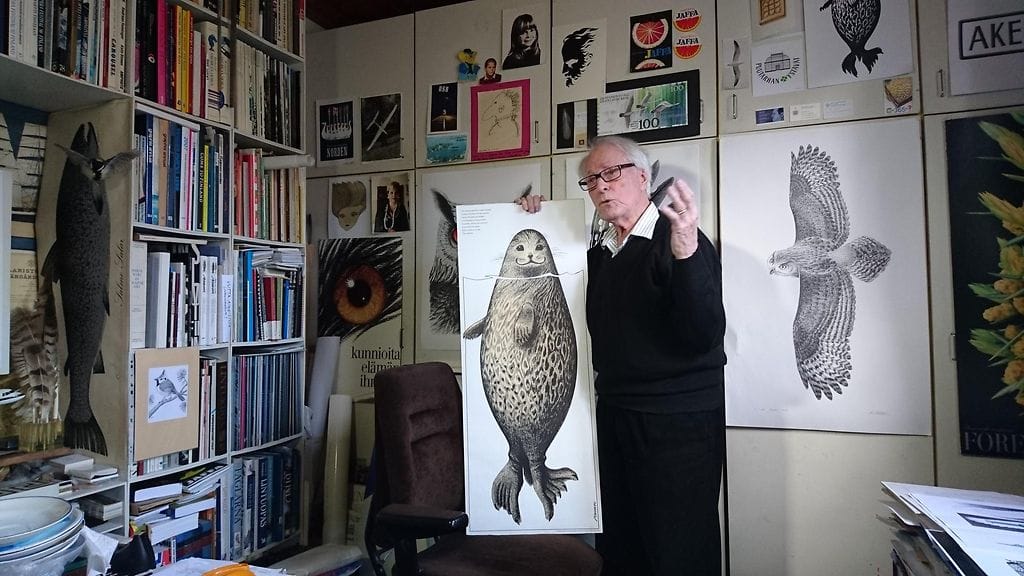 Erik Bruun esittelee Norppa-julistettaan