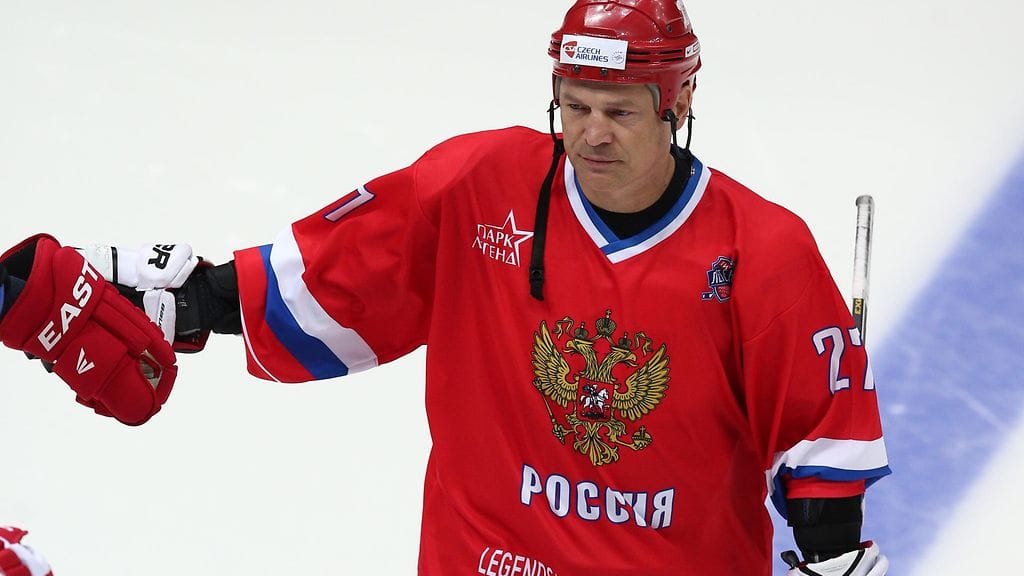 Vitali Prohorov sai dopingskandaalin vuoksi potkut Venäjän alle 18-vuotiaiden päävalmentajan paikalta. Viime tammikuussa hän pelasi Venäjän paidassa legendojen ottelussa Suomea vastaan.