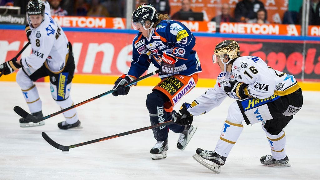 Patrik Laine ja Sebastian Aho ottavat toisistaan mittaa välierissä.