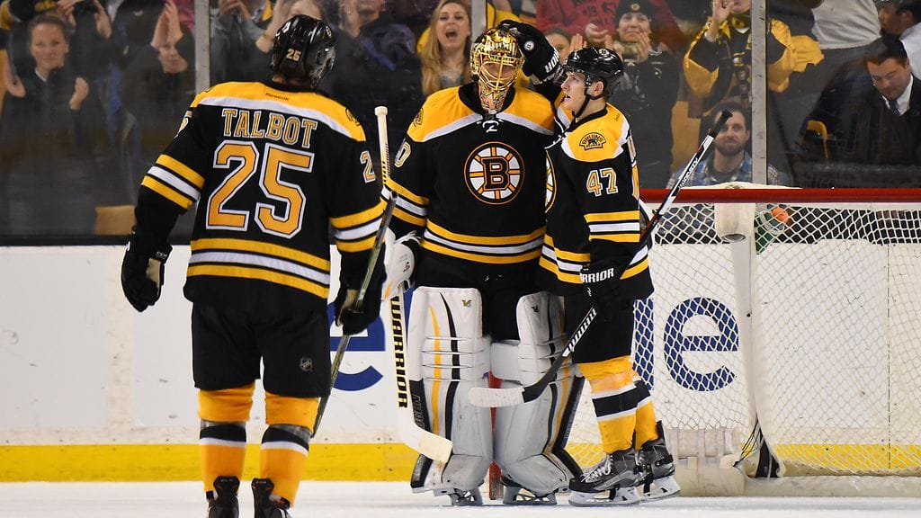 Tuukka Rask sai onnitteluja Detroit-voitosta.