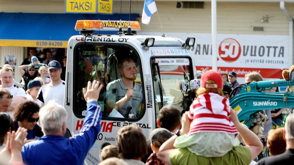 - Ihmiset hymyilivät aina, kun näkivät minut. Koskaan ei tarvinnut katsella ihmisten hapanta naamaa. Se auttoi jaksamaan, kertoo minikaivuritempauksellaan tunnetuksi tullut Jukka Mutanen.