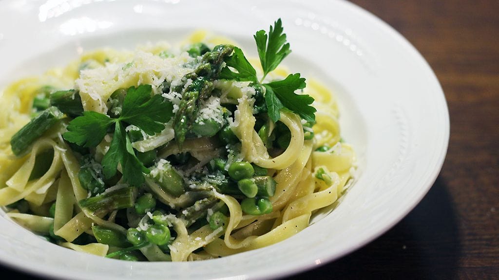 Pasta Primavera on helppo ja nopea parsaherkku.