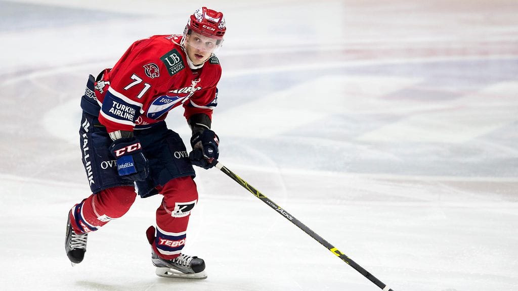 Juuso Puustinen siirtyy HIFK:n ykkösketjuun.