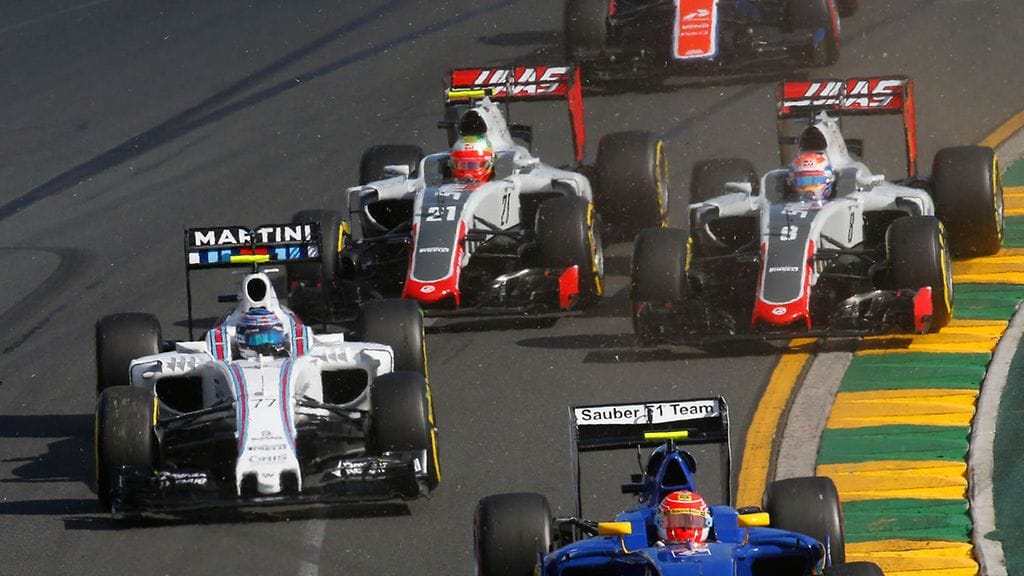 Valtteri Bottas ja Haasit samassa ryppäässä Australiassa.