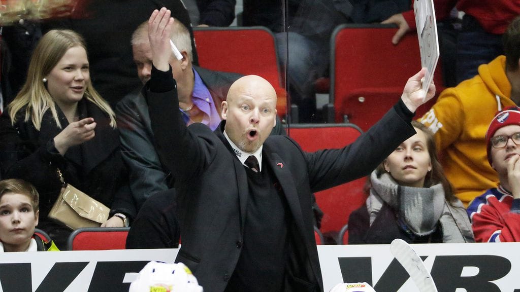 JYPin päävalmentaja Marko Virtanen ei lämmennyt tuomaritoiminnalle.