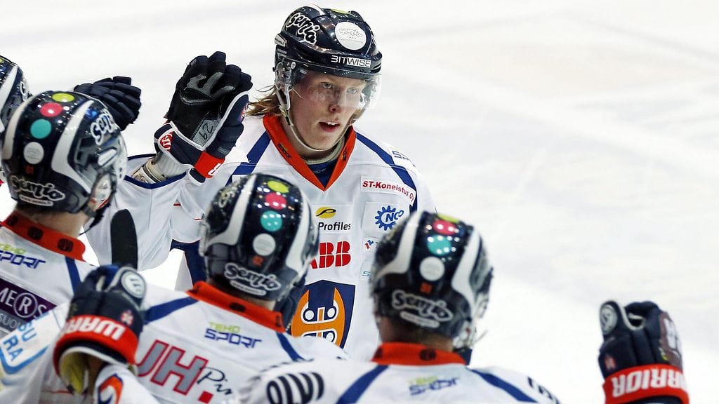 Patrik Laine varataan kärkinimien joukossa NHL:ään.