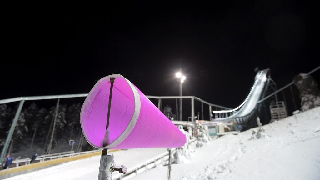 Tuulet ovat olleet Rukan mäkikisojen kiusana.