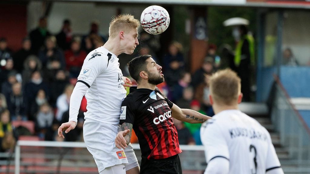 Juho Pirttijoki (vas.) paimensi Pablo Counagon pimentoon.