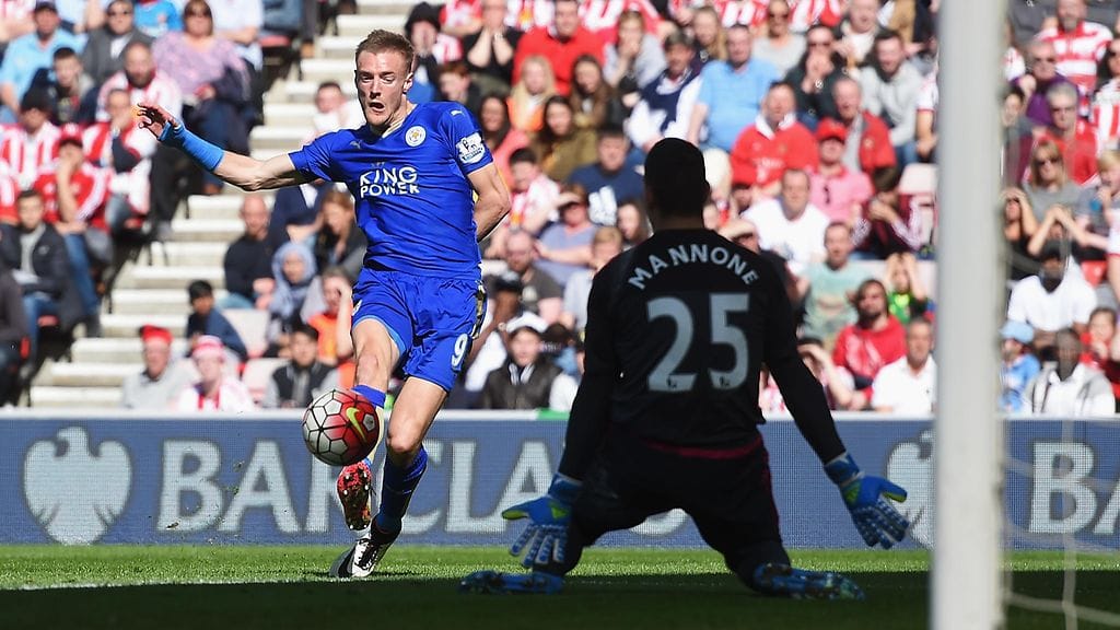 Jamie Vardy viimeisteli Leicesterin molemmat maalit.