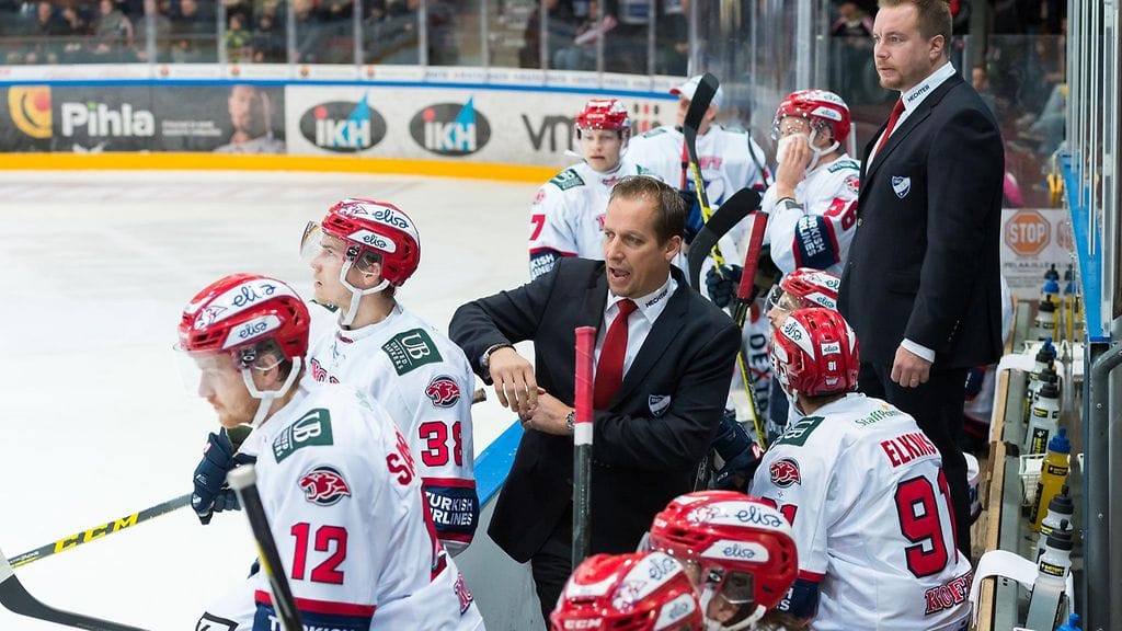 Antti Törmäsen luotsaama HIFK yrittää maanantaina katkaista välieräsarjan Jyväskylän Hippoksella.