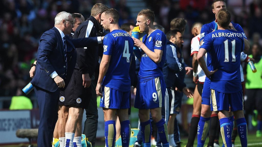 Claudio Ranierin (vas.) valmentama Leicester on lähellä Valioliigan mestaruutta.
