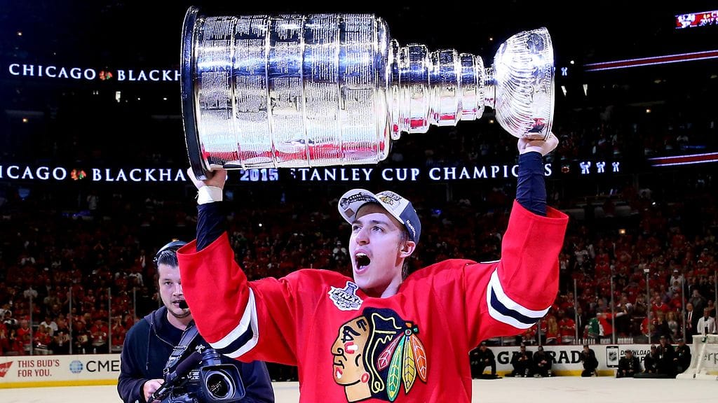 Teuvo Teräväinen nosteli jääkiekon himotuinta pokaalia vajaa vuosi sitten.