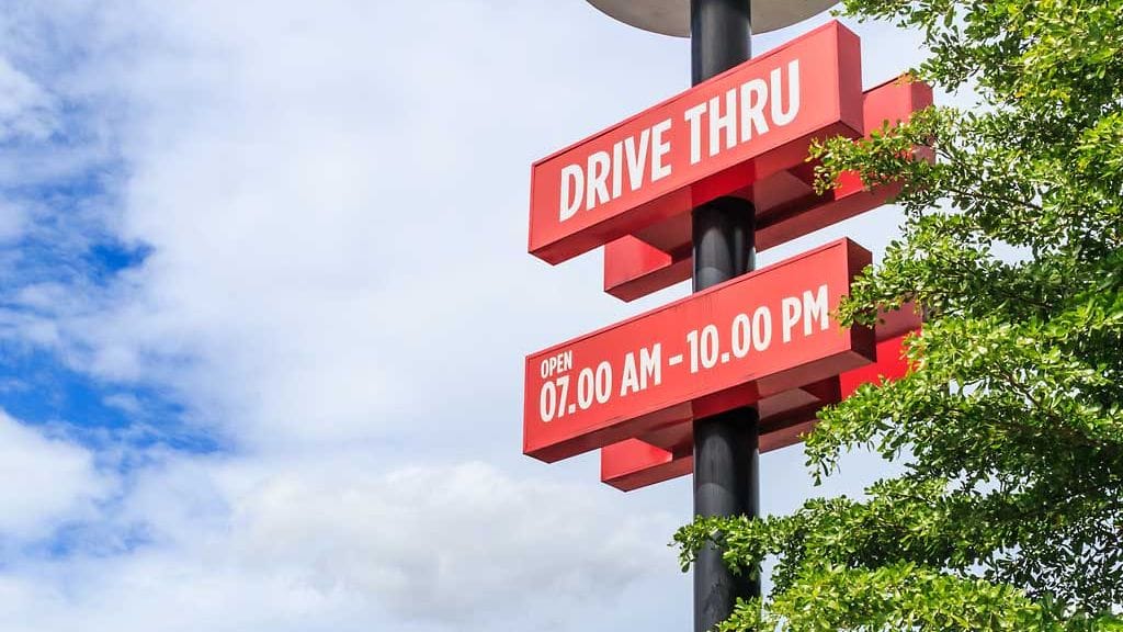 Alligaattorin heittänyt mies joutui teostaan oikeuteen.