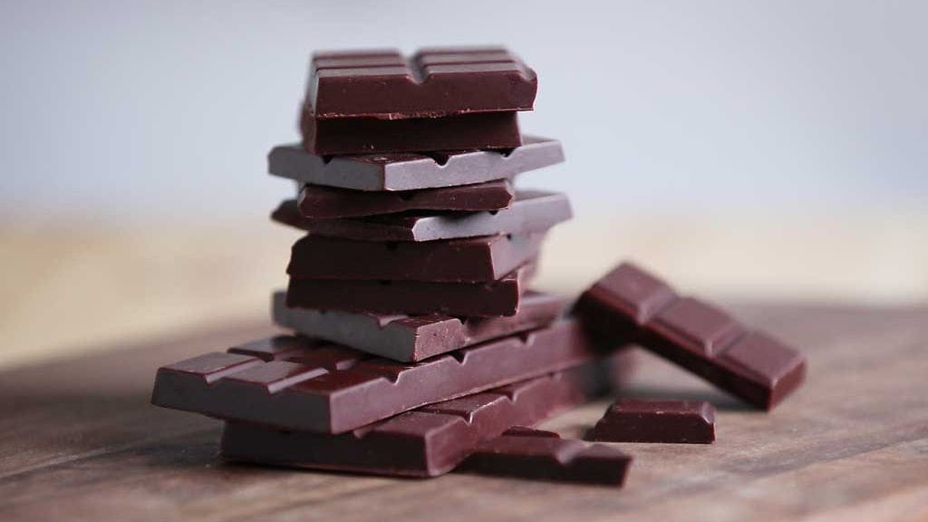 Brittiprofessorin mukaan suklaata kannattaa syödä pysyäkseen hoikkana.