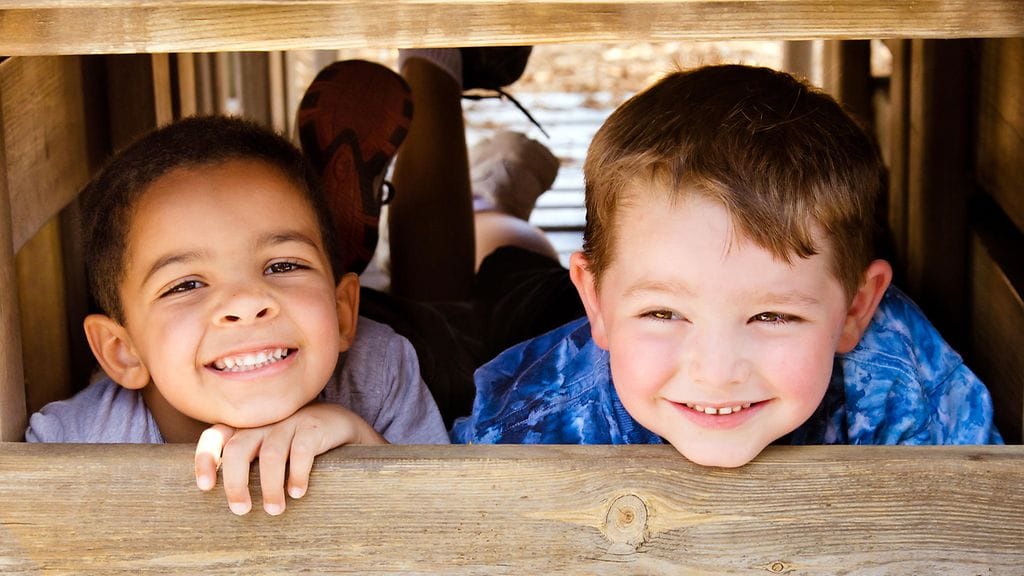 Lapset ovat läsnä jokaisessa hetkessä, mistä aikuiset voisivat ottaa oppia.