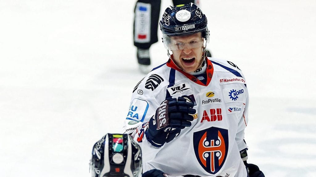 Teemu Aalto teki Tapparan ensimmäisen maalin.