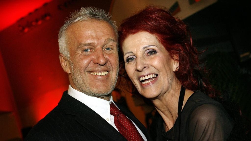 Ekku Peltomäki ja Aira Samulin olivat yhdessä yli 30 vuotta. He ovat vieläkin hyviä ystäviä ja asuvat naapureina.