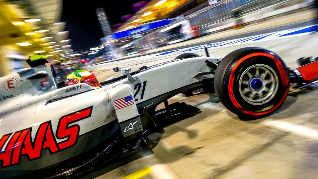 Haas-kuski Esteban Gutierrez Bahrainissa.