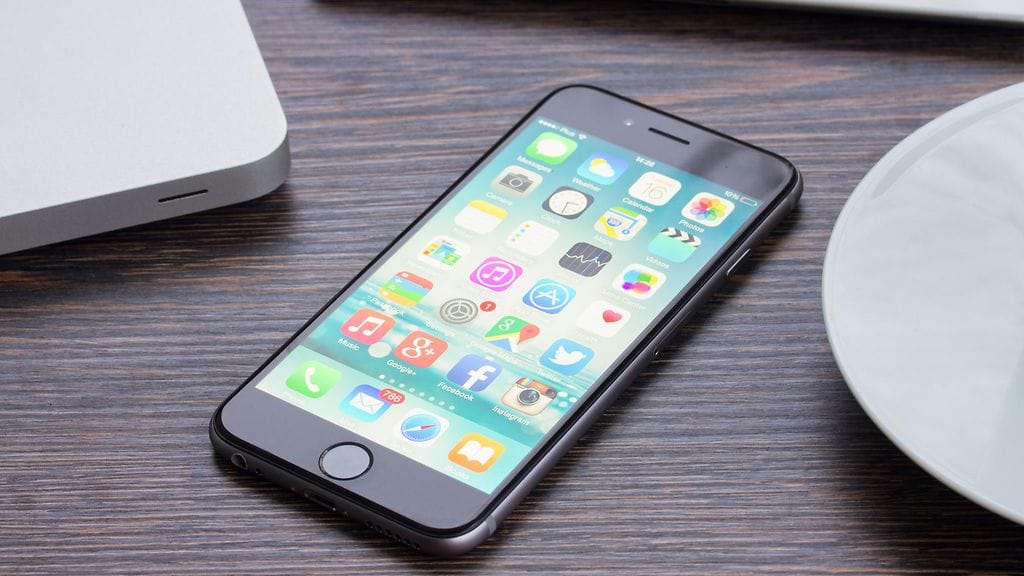 Osaako sinun lapsesi käyttää puhelintasi? Kuvituskuva.