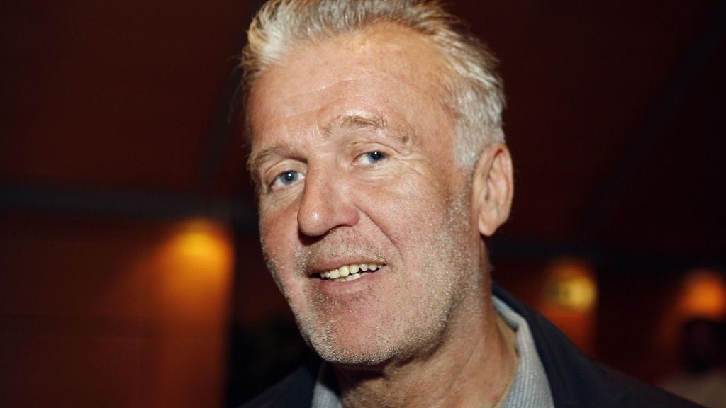 Ekku Peltomäestä julkaistiin elämäkerta 70-vuotispäivän kunniaksi.