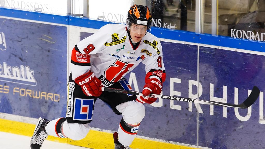 Joonas Jalvanti Örebron paidassa.