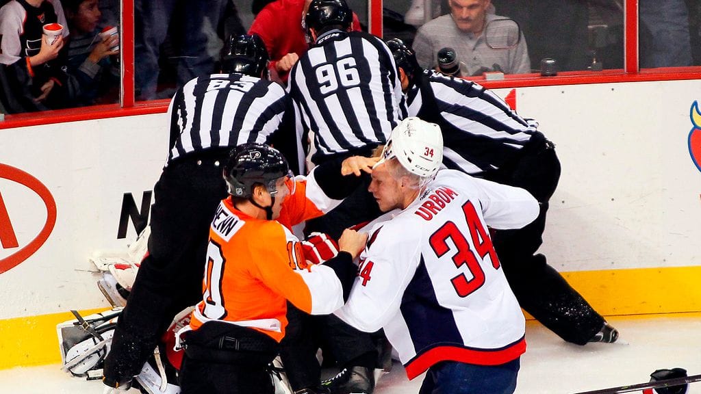 Brayden Schenn, Alexander Urbom ja moni muu myllyttivät marraskuussa 2013.