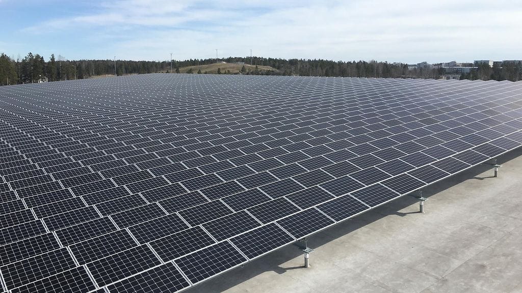 Aurinkovoimala Helsingin Kivikossa